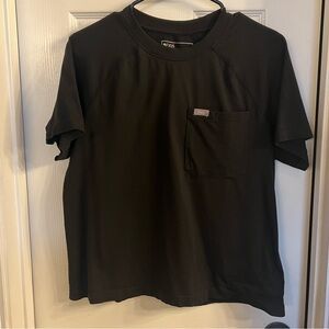 Figs women’s black salta—seamless shortsleeve underscrub. Size small